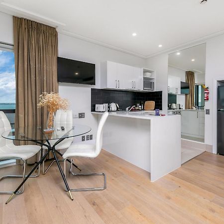 Exquisite Sun Soaked Corner Apartment โอ๊คแลนด์ ภายนอก รูปภาพ